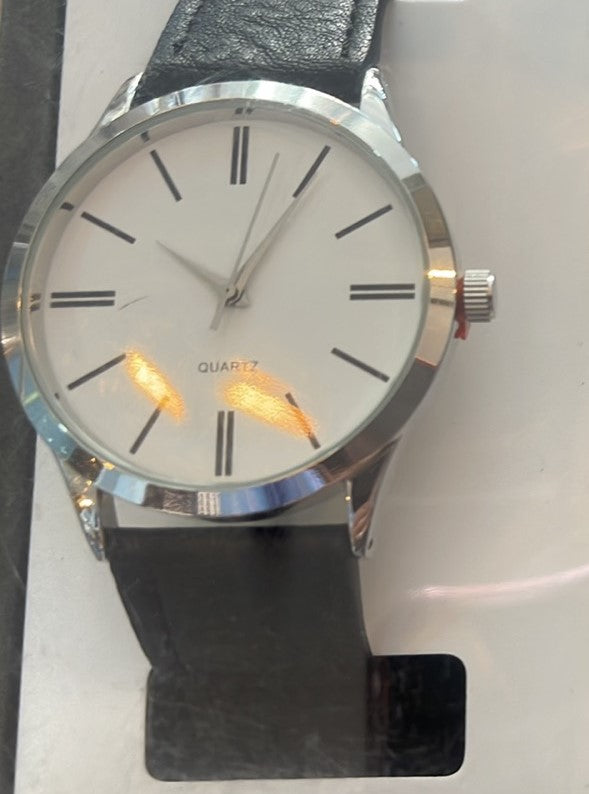 Watches Round Face Quartz Watch White Face Brown Strap
